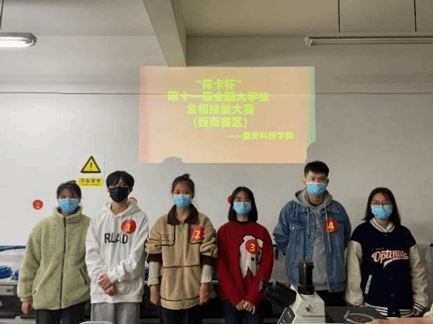 桌子上有许多玩具模型低可信度描述已自动生成 桌子上有许多玩具模型低可信度描述已自动生成